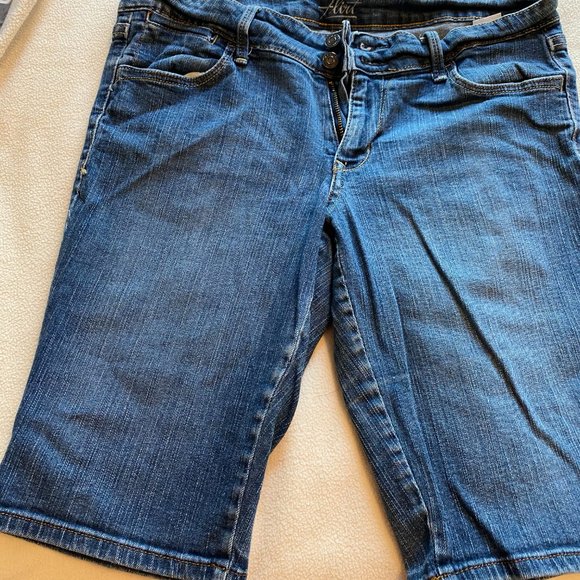 Old Navy Flirt Denim Shorts - Picture 2 of 5